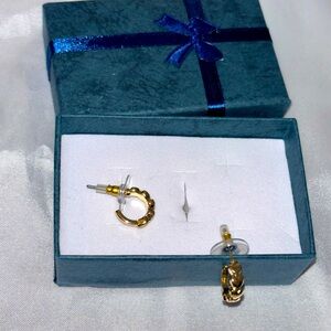 ❗️5/$25❗️Gold Tone Half Hoop Heart Earrings